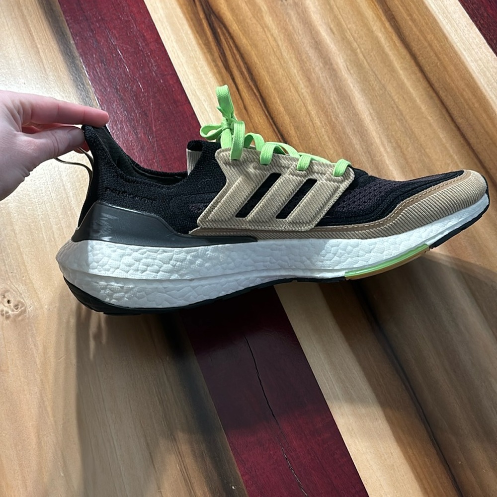 Adidas Ultraboost Tennis shoes - Picture 7 of 8